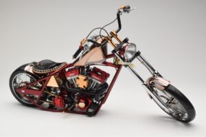 Harley-Davidson West Coast Choppers Diablo Soft Tail Kuldne Punane Minichamps 1:5 JJ04-05-03 Metall - pilt 5/6
