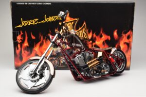 Harley-Davidson West Coast Choppers Diablo Soft Tail Kuldne Punane Minichamps 1:5 JJ04-05-03 Metall - pilt 6/6