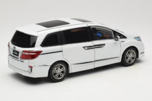 Honda Elysion Valge OEM 1:18 430056 Metall - pilt 3/8