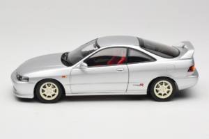 Honda Integra Type R DC2 Pre-Facelift Vogue Silver Metallic MotorHelix 1:18 M85202 Metall - pilt 4/8
