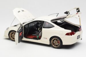 Honda Integra DC5 Type R Mugen Valge AUTOart 1:18 73251 Metall - pilt 5/8