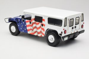 Hummer H1 AM General Gore-Lieberman Humvee America Exoto 1:18 01807 Metall - pilt 7/8
