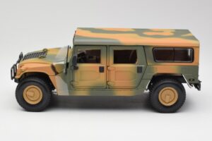 Hummer H1 Station Wagon Military Maisto 1:18 56049 Metall - pilt 4/8