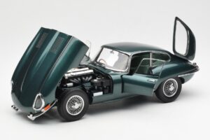 Jaguar E-Type 3.8 Series 1 Tumheroheline Kyosho 1:18 08954DG Metall - pilt 2/8