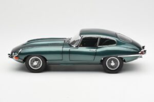 Jaguar E-Type 3.8 Series 1 Tumheroheline Kyosho 1:18 08954DG Metall - pilt 4/8