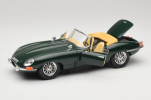Jaguar E-Type Kabriolett Roheline Bburago 1:18 3026 Metall - pilt 2/8