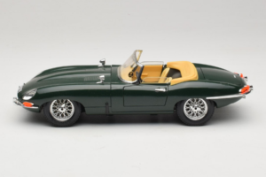 Jaguar E-Type Kabriolett Roheline Bburago 1:18 3026 Metall - pilt 4/8