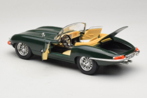 Jaguar E-Type Kabriolett Roheline Bburago 1:18 3026 Metall - pilt 5/8