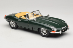 Jaguar E-Type Kabriolett Roheline Bburago 1:18 3026 Metall - pilt 6/8