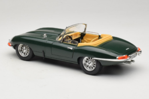 Jaguar E-Type Kabriolett Roheline Bburago 1:18 3026 Metall - pilt 7/8