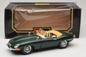 Jaguar E-Type Kabriolett Roheline Bburago 1:18 3026 Metall - pilt 8/8