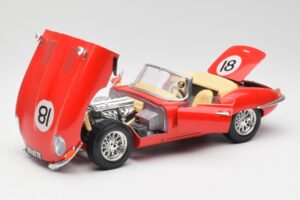 Jaguar E-Type Kabriolett Punane Bburago 1:18 3016 Metall - pilt 2/8