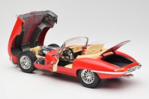 Jaguar E-Type Kabriolett Punane Bburago 1:18 3016 Metall - pilt 5/8