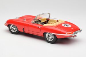 Jaguar E-Type Kabriolett Punane Bburago 1:18 3016 Metall - pilt 7/8