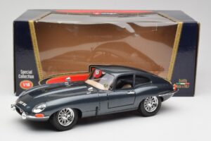 Jaguar E-Type Series 1 Roheline Bburago 1:18 3018-M1 Metall - pilt 2/8