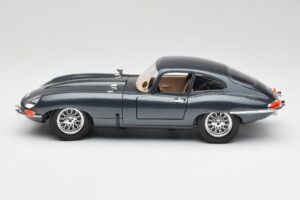 Jaguar E-Type Series 1 Roheline Bburago 1:18 3018-M1 Metall - pilt 3/8