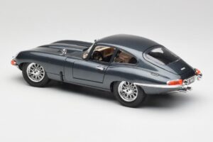 Jaguar E-Type Series 1 Roheline Bburago 1:18 3018-M1 Metall - pilt 4/8