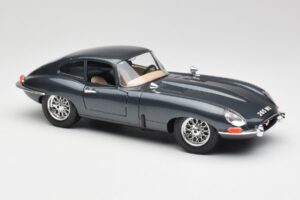 Jaguar E-Type Series 1 Roheline Bburago 1:18 3018-M1 Metall - pilt 6/8
