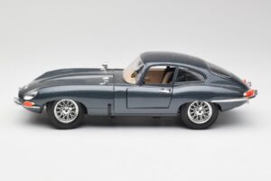 Jaguar E-Type Hall Bburago 1:18 30018 Metall - pilt 4/8