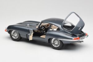 Jaguar E-Type Hall Bburago 1:18 30018 Metall - pilt 5/8