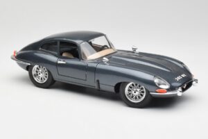 Jaguar E-Type Hall Bburago 1:18 30018 Metall - pilt 6/8