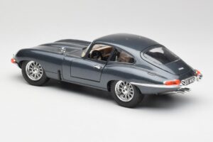 Jaguar E-Type Hall Bburago 1:18 30018 Metall - pilt 7/8