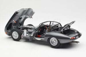 Jaguar E-Type Series 1 Coupe Lightweight Tumehall AUTOart 1:18 73647 Metall - pilt 5/8