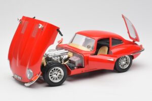 Jaguar E-Type Punane Bburago 1:18 3018 Metall - pilt 2/8