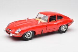 Jaguar E-Type Punane Bburago 1:18 3018 Metall