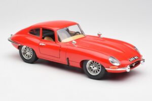 Jaguar E-Type Punane Bburago 1:18 3018 Metall - pilt 6/8