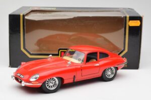 Jaguar E-Type Punane Bburago 1:18 3018 Metall - pilt 8/8
