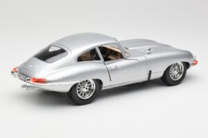 Jaguar E-Type Series 1 Hõbedane Bburago 1:18 3018-M2 Metall - pilt 3/8