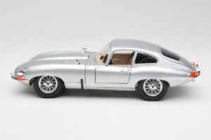 Jaguar E-Type Series 1 Hõbedane Bburago 1:18 3018-M2 Metall - pilt 4/8