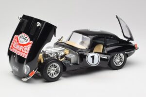 Jaguar E-Type Series 1 #1 British Racing Green Bburago 1:18 3018-M3 Metall - pilt 2/8