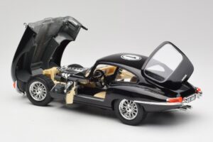 Jaguar E-Type Series 1 #1 British Racing Green Bburago 1:18 3018-M3 Metall - pilt 5/8