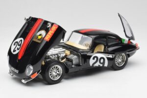 Jaguar E-Type #29 Must Bburago 1:18 3018-M4 Metall - pilt 2/8