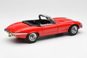 Jaguar E-Type Roadster Series III V12 Punane AUTOart 1:18 73523 Metall - pilt 3/8