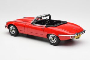 Jaguar E-Type Roadster Series III V12 Punane AUTOart 1:18 73523 Metall - pilt 7/8