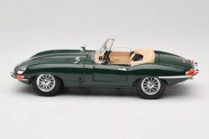 Jaguar E-Type Series 1 Roadster Roheline Bburago 1:18 3016-M1 Metall - pilt 4/8