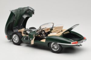 Jaguar E-Type Series 1 Roadster Roheline Bburago 1:18 3016-M1 Metall - pilt 5/8