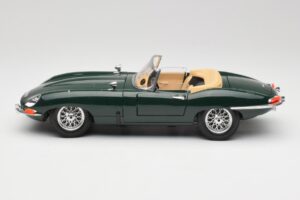 Jaguar E-Type Series 1 Roadster Roheline Bburago 1:18 3018-M5 Metall - pilt 4/8