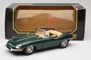 Jaguar E-Type Series 1 Roadster Roheline Bburago 1:18 3018-M5 Metall - pilt 8/8