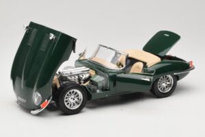 Jaguar E-Type Series 1 Roadster Roheline Bburago 1:18 3016-M1 Metall - pilt 2/8