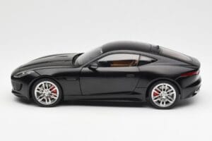 Jaguar F-Type R X152 Matt Must AUTOart 1:18 73652 Komposiit - pilt 4/8