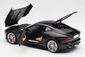 Jaguar F-Type R X152 Matt Must AUTOart 1:18 73652 Komposiit - pilt 5/8