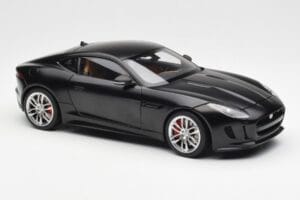 Jaguar F-Type R X152 Matt Must AUTOart 1:18 73652 Komposiit - pilt 6/8