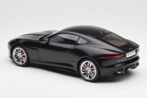 Jaguar F-Type R X152 Matt Must AUTOart 1:18 73652 Komposiit - pilt 7/8