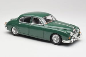 Jaguar Mark II British Racing Roheline & Sinine Sisu Maisto 1:18 59001 Metall - pilt 6/8