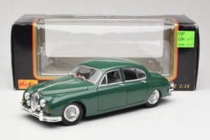 Jaguar Mark II British Racing Roheline & Sinine Sisu Maisto 1:18 59001 Metall - pilt 8/8