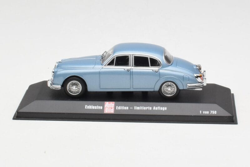 Jaguar Mk II Blue Metallic Minichamps 1:43 433130604 Metall